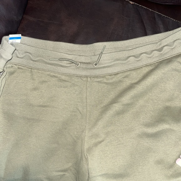 Columbia Jogger - Picture 3 of 6